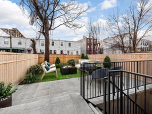 房地产在 442-444 Pulaski Street — look at the real estate search engine GEOLN.COM. 照片 2