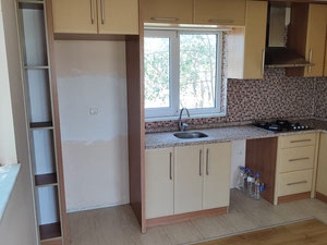 A 400 m de la carretera Pamukkale – Villa independiente de 3 plantas 6+1 – ¡Adecuada para familias numerosas y como inversión! — Encuentre propiedades fuera del plan o reventa de bienes inmuebles directamente de desarrolladores y propietarios GEOLN.COM. Foto 24