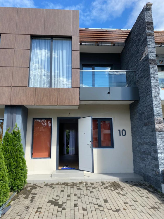 在巴图米出售的房屋/别墅 — 来自开发商和业主的房地产搜索引擎 GEOLN.COM. 照片 1