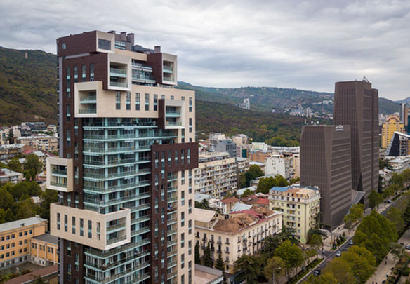 იყიდება 5 ოთახიანი ბინა