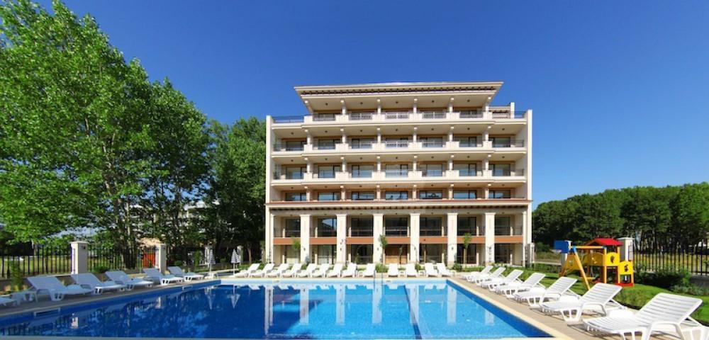 保加利亚。美丽的40平方米公寓，俯瞰阳光海滩的游泳池。 — 来自开发商和业主的房地产搜索引擎 GEOLN.COM. 照片 1