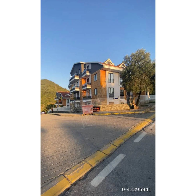 Dúplex 3+1 en venta de propietario — Encuentre propiedades fuera del plan o reventa de bienes inmuebles directamente de desarrolladores y propietarios GEOLN.COM. Foto 1