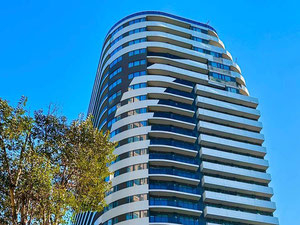 出售配备齐全的海景公寓，位于商务级别的“Steps”综合体内 — 来自开发商和业主的房地产搜索引擎 GEOLN.COM. 照片 3