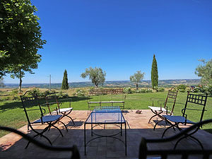 山中别墅、湖边别墅、郊区别墅、意大利森林中、翁布里亚、奥维多 — 来自开发商和业主的房地产搜索引擎 GEOLN.COM. 照片 2