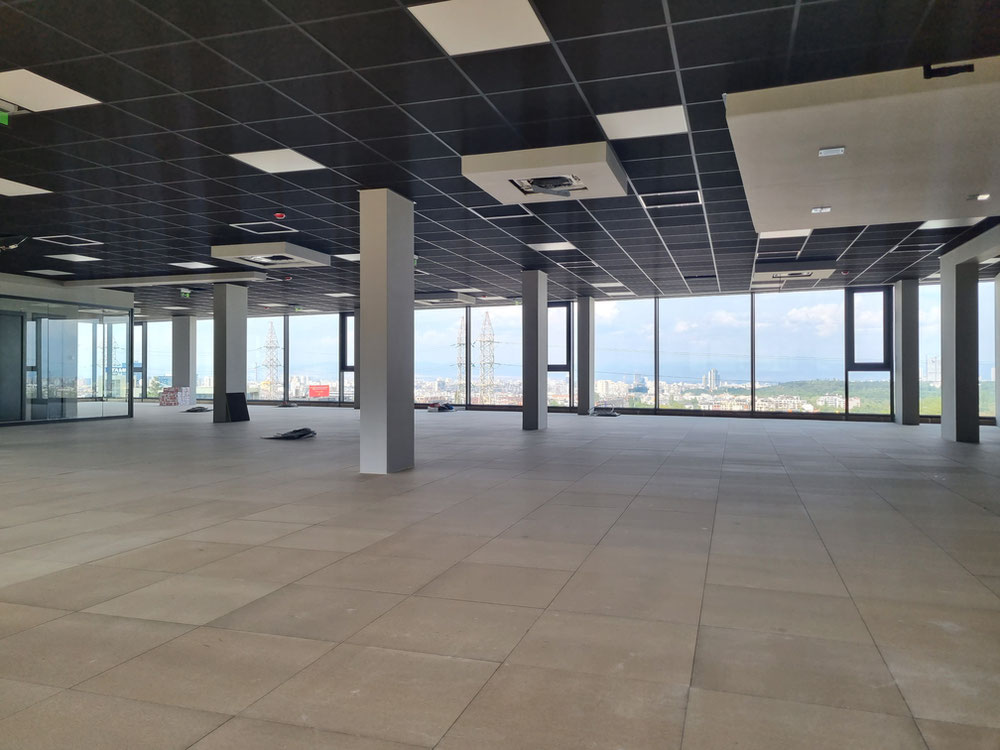 مكتب للإيجار — ابحث عن عقار قيد الإنشاء أو عقار معاد بيعه مباشرة من المطورين والملاك GEOLN.COM. صورة فوتوغرافية 1