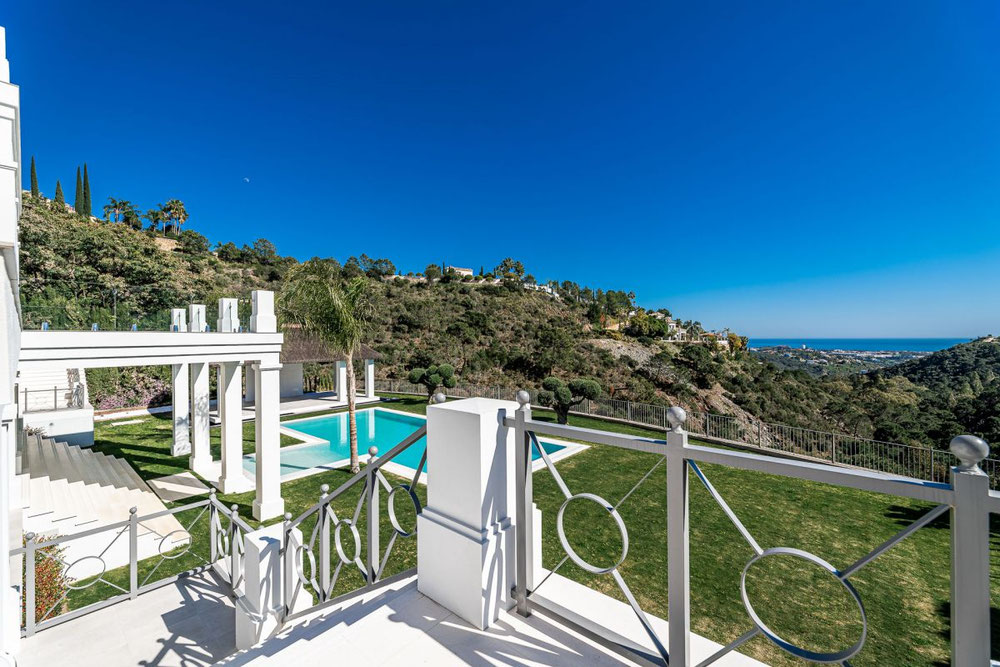 Villa 5 bedrooms 2000 m² in La Zagaleta, Spain — Find off-plan property or real estate resale directly from developers and owners GEOLN.COM. Photo 1