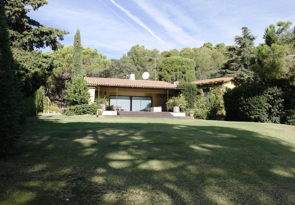 Villa in the mountains, in a village, in the suburbs, by the sea in Spain, Catalonia, Barcelona
