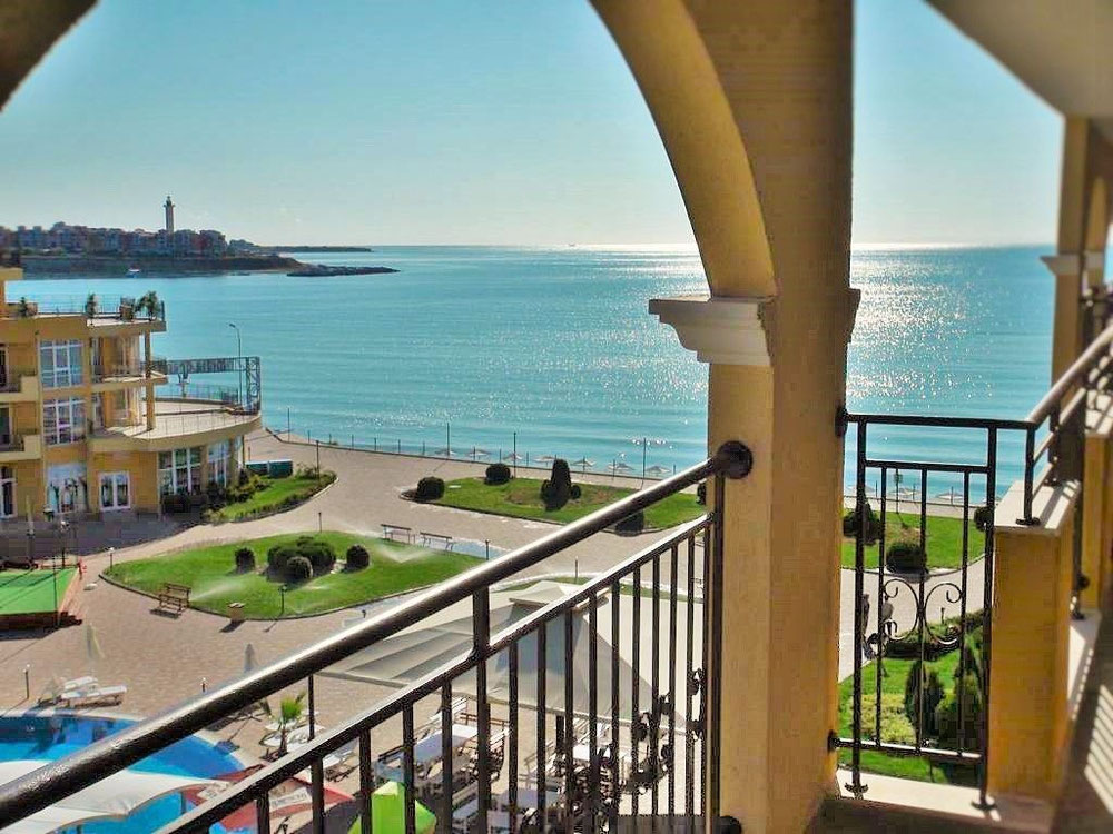 Apartments in the suburbs, by the sea in Bulgaria, Aheloy — Find off-plan property or real estate resale directly from developers and owners GEOLN.COM. Photo 1