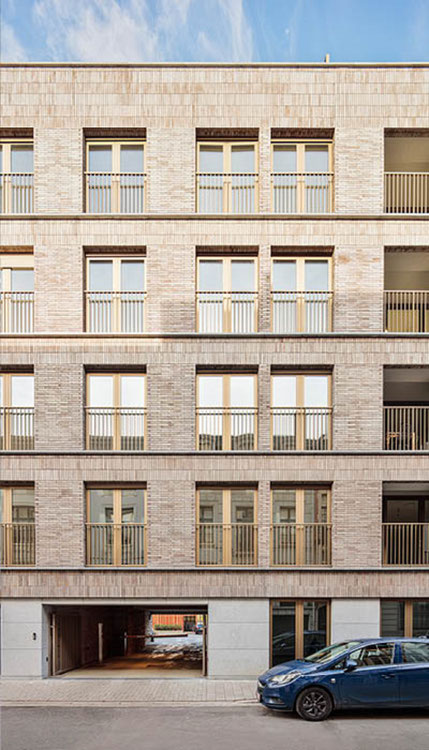 Real estate in 14 VAN SCHOONBEKE — look at the real estate search engine GEOLN.COM. Photo 1