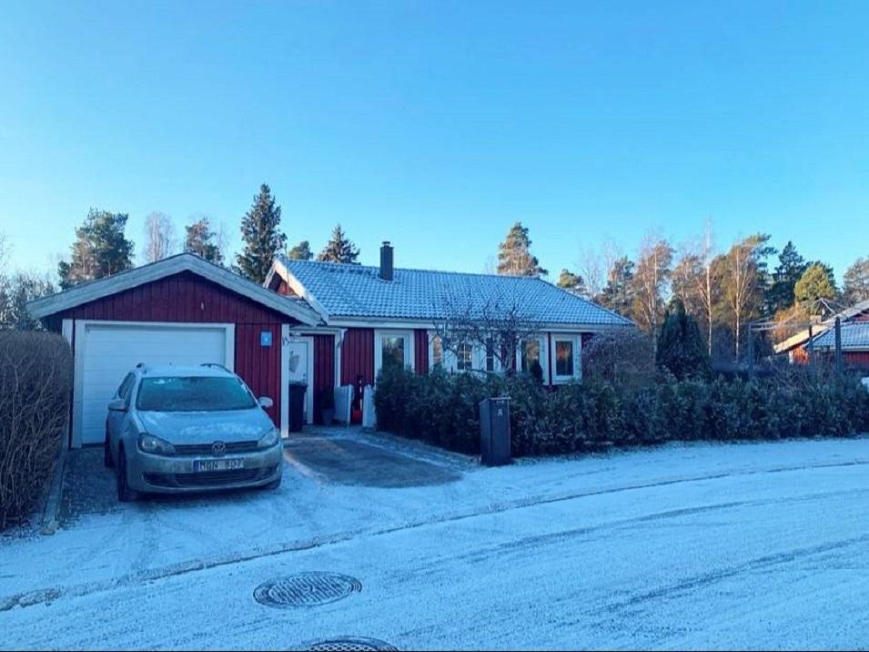 Real estate in Lokegatan 15 — look at the real estate search engine GEOLN.COM. Photo 1