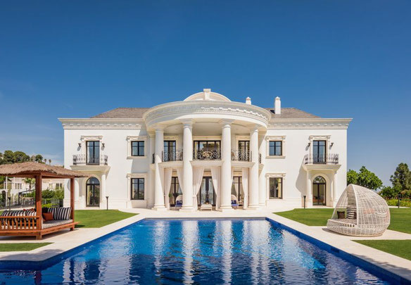 Villa 7 bedrooms 1190 m² in Hacienda las Chapas, Spain
