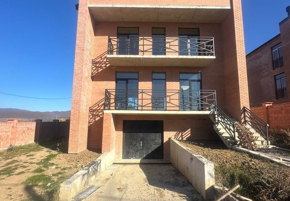 Продаж будинку