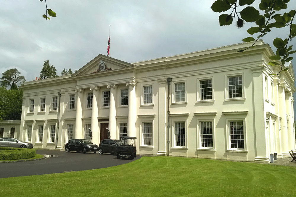 Real estate in Audley Sunningdale Park — look at the real estate search engine GEOLN.COM. Photo 1