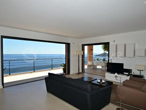 法国海边别墅，圣拉斐尔 — 来自开发商和业主的房地产搜索引擎 GEOLN.COM. 照片 3