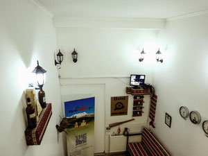 6 ოთახიანი სასტუმრო მთაწმინდაზე. უძრავი ქონება თბილისში შუამავლების გარეშე — უძრავი ქონების ყიდვა და მფლო ბელებისგან GEOLN.COM. ფოტო 9