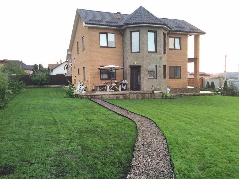 A magnificent house in the village of Bobritsa is offered for sale. — Find off-plan property or real estate resale directly from developers and owners GEOLN.COM. Photo 1