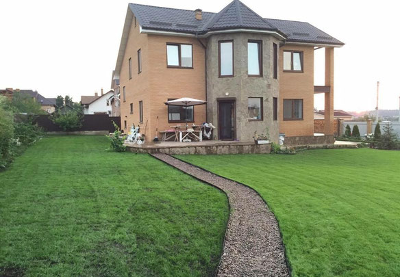 A magnificent house in the village of Bobritsa is offered for sale.