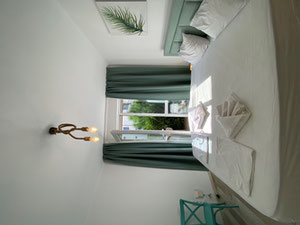 Болгария. Стильно меблированная студия с отдельным двором на Солнечном берегу. — Поисковик недвижимости от застройщиков и собственников GEOLN.COM. Фото 2