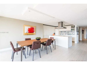 شقق في الولايات المتحدة الأمريكية ، فلوريدا ، كي بيسكاين — ابحث عن عقار قيد الإنشاء أو عقار معاد بيعه مباشرة من المطورين والملاك GEOLN.COM. صورة فوتوغرافية 3