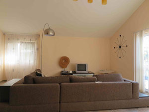 სახლი ზღვის პირას მონტენეგროში, ტივატში — უძრავი ქონების ყიდვა და მფლო ბელებისგან GEOLN.COM. ფოტო 3