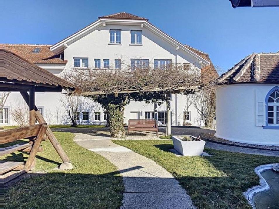 Нерухомість в Triplex a Chemin du Bas de Chaux — дивіться на пошуковику нерухомості GEOLN.COM. Фото 1