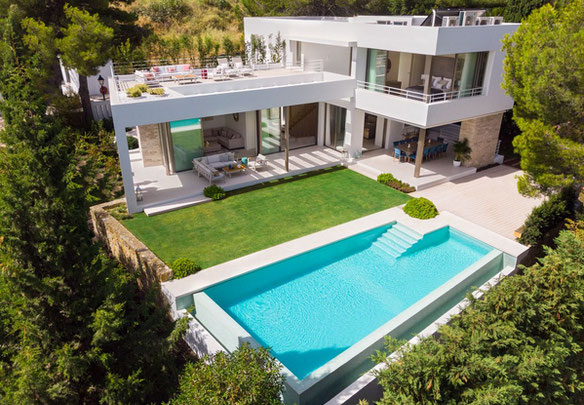 Villa 5 bedrooms 599 m² in Nueva Andalucia, Spain