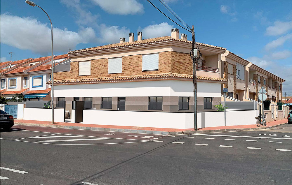 تاون هاوس 83 متر مربع في سانتياغو دي لا ريبيرا ، إسبانيا — ابحث عن عقار قيد الإنشاء أو عقار معاد بيعه مباشرة من المطورين والملاك GEOLN.COM. صورة فوتوغرافية 1