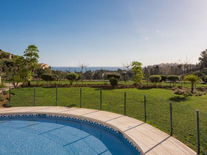 公寓在山上，在郊区，在西班牙，安达卢西亚，贝纳尔马德纳的海边 — 来自开发商和业主的房地产搜索引擎 GEOLN.COM. 照片 2