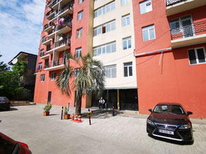 公寓位于巴统市中心，享有大海和山脉全景 — 来自开发商和业主的房地产搜索引擎 GEOLN.COM. 照片 5