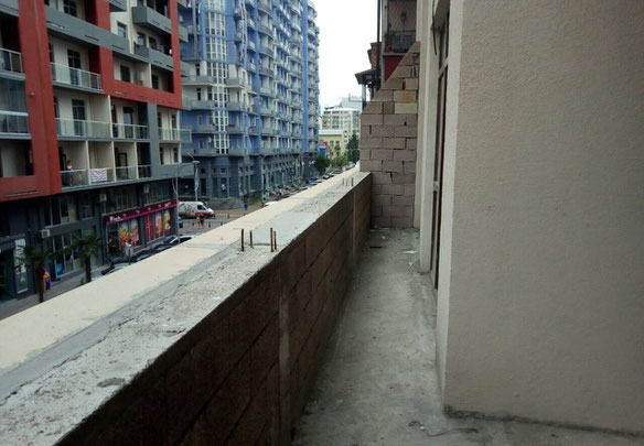 Schwarzer Rahmen zum Verkauf in der Innenstadt