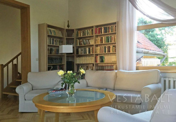 בית בכפר, ליד אגם, ביער, ליד הים בלטביה, אזור Engure, Ragaciems