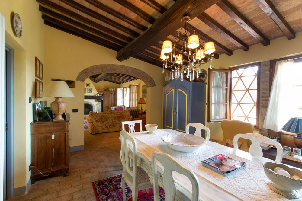 منزل قروي في إيطاليا ، توسكانا ، سان جيميجنانو — ابحث عن عقار قيد الإنشاء أو عقار معاد بيعه مباشرة من المطورين والملاك GEOLN.COM. صورة فوتوغرافية 1