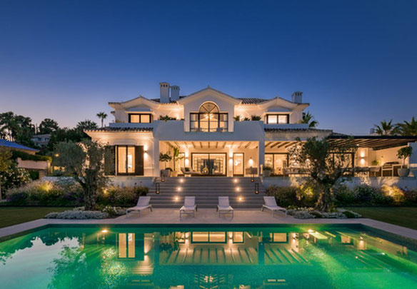 Villa 6 bedrooms 946 m² in Nueva Andalucia, Spain