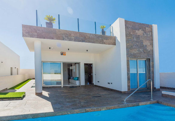 Villa 5 bedrooms 226 m² in Villamartin, Spain