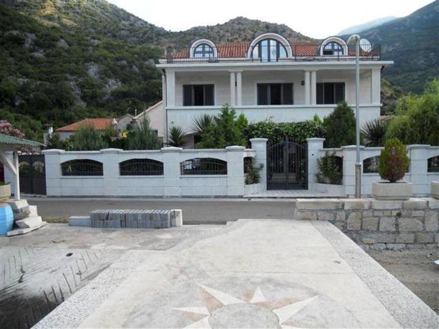 בית במונטנגרו, קוטור, ריסאן — חיפוש נדל"ן מפרטי ומקבלן GEOLN.COM. תמונה 1