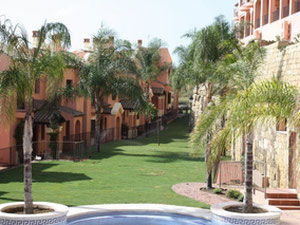 西班牙、安达卢西亚、埃斯特波纳的山区、郊区、森林中的公寓 — 来自开发商和业主的房地产搜索引擎 GEOLN.COM. 照片 2