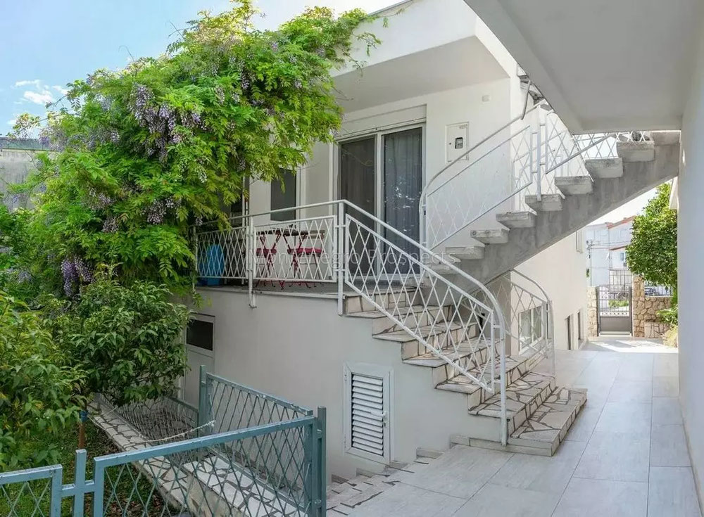 黑山。两个房屋作为一个地块在舒沙尼，距离海洋500米。 — 来自开发商和业主的房地产搜索引擎 GEOLN.COM. 照片 1