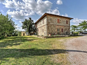 Production in a village in Italy, Tuscany, Livorno — Find off-plan property or real estate resale directly from developers and owners GEOLN.COM. Photo 2