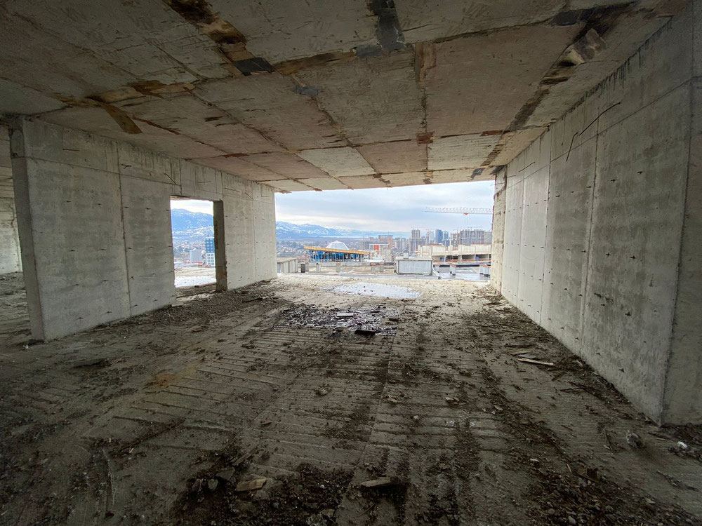 海边的黑框 — 来自开发商和业主的房地产搜索引擎 GEOLN.COM. 照片 1