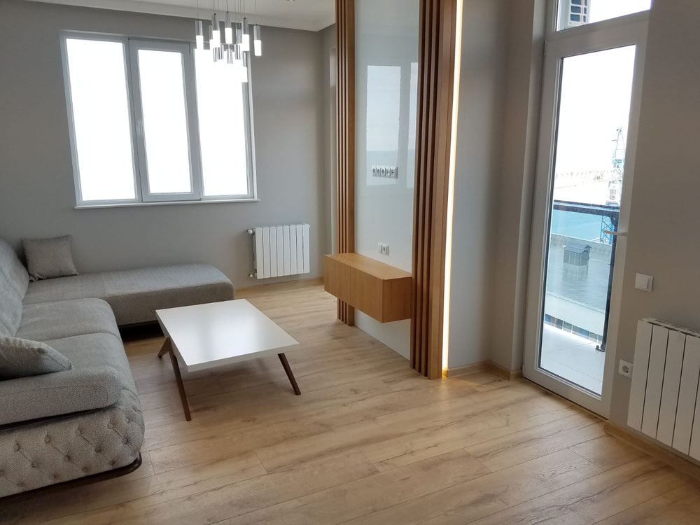 带阳台和海景的交钥匙公寓 — 来自开发商和业主的房地产搜索引擎 GEOLN.COM. 照片 1