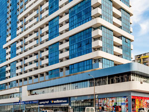 阳光明媚的一室公寓位于一栋带暖气和游泳池的大楼内 — 来自开发商和业主的房地产搜索引擎 GEOLN.COM. 照片 3