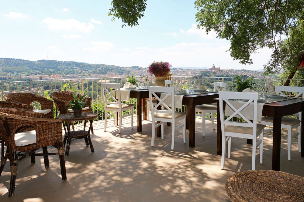 旅馆（旅馆）在山上，在郊区，在意大利，西西里岛，恩纳的森林里 — 来自开发商和业主的房地产搜索引擎 GEOLN.COM. 照片 1