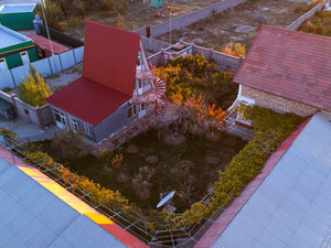 Sprzedaje się działkę z domem, mini hotelem — Wyszukiwarka nieruchomości od deweloperów i właścicieli GEOLN.COM. Zdjęcie 3