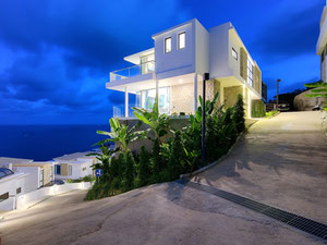 Велика 5-кімнатна вілла з басейном та видом на море в житловому комплексі на схилі — Пошуковик нерухомості від забудовників і власників GEOLN.COM. Фото 47