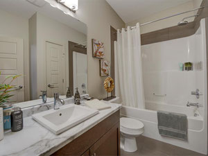 Real estate in Elan Condominiums — look at the real estate search engine GEOLN.COM. Photo 3