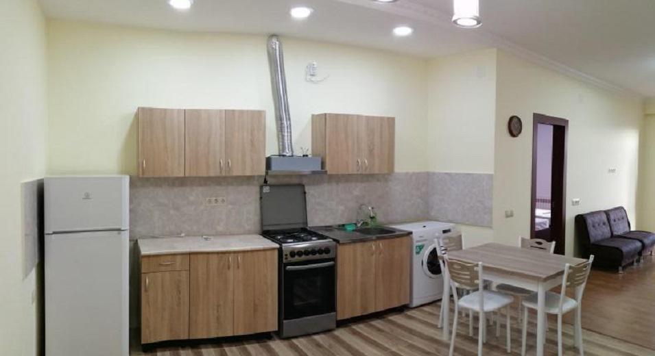 דירת 4 חדרים בסאנזונה. דירה ללא מתווך בטביליסי — חיפוש נדל"ן מפרטי ומקבלן GEOLN.COM. תמונה 1