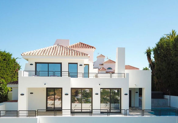Villa 4 bedrooms 230 m² in Nueva Andalucia, Spain