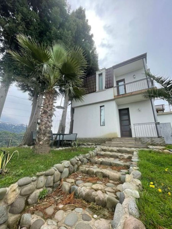 在 Gonio 山区出售的房子 — 来自开发商和业主的房地产搜索引擎 GEOLN.COM. 照片 1