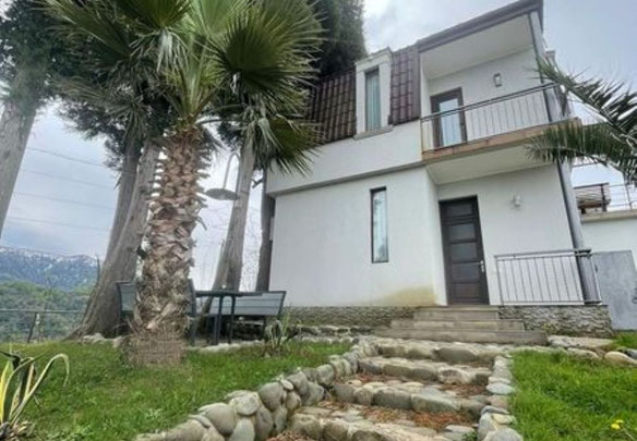 在 Gonio 山区出售的房子