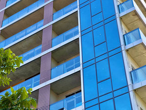 现代欧式两居室，配有全景窗户和豪华景观，位于舒适级别的住宅中！ — 来自开发商和业主的房地产搜索引擎 GEOLN.COM. 照片 3